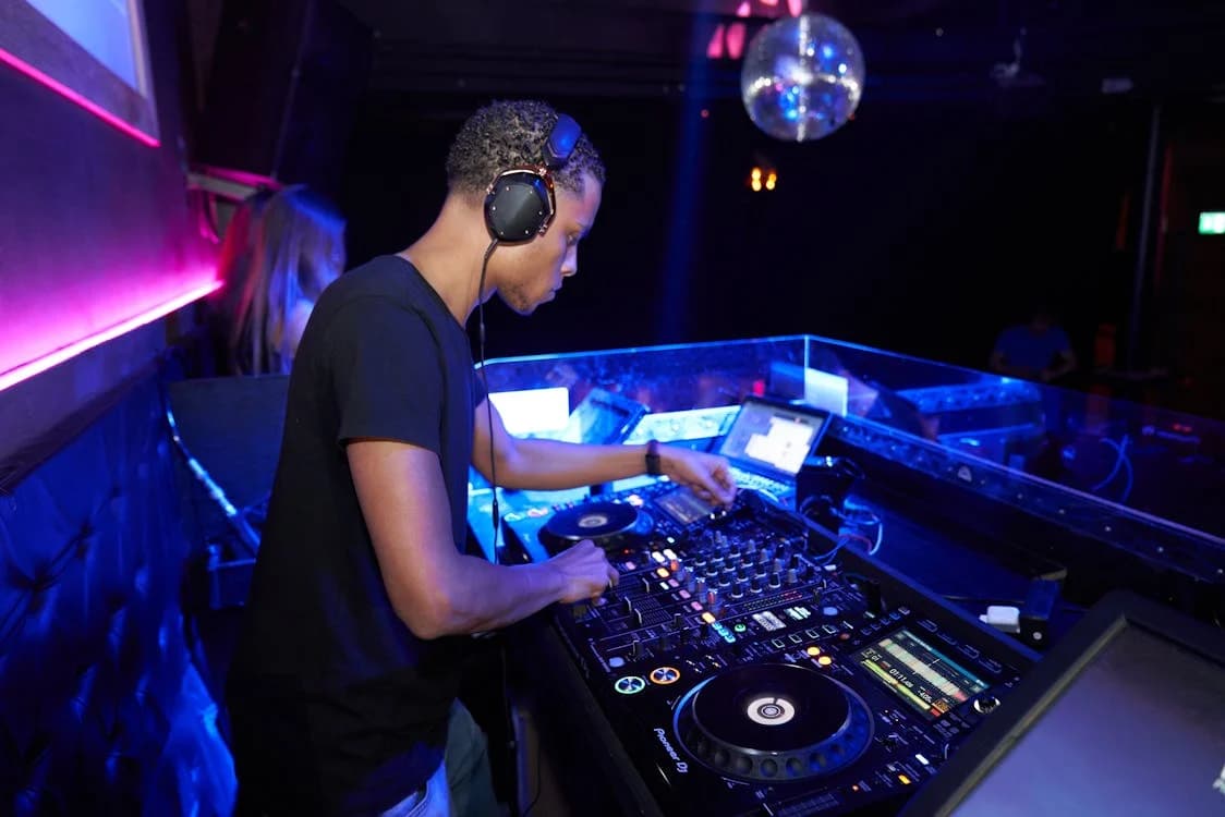 DJs & Bands